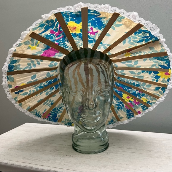 Vintage Accessories - Vintage Bamboo Floral Lace Foldable Packable Wearable Fan Hat with Chin Strap OS